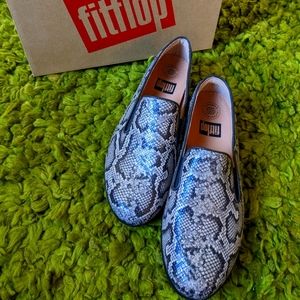 Fit flop Loafer 7 1/2 Snake skin taupe